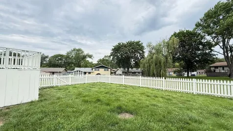 1916 Capital Court Schaumburg IL 60193