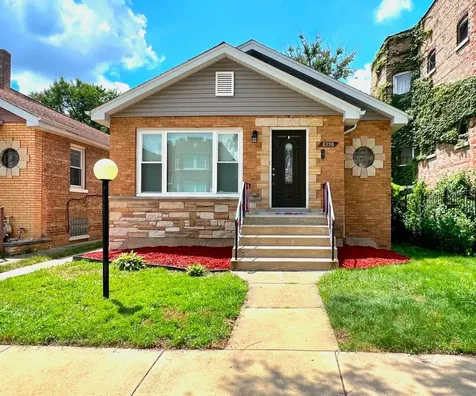 8228 South Loomis Boulevard Chicago IL 60620