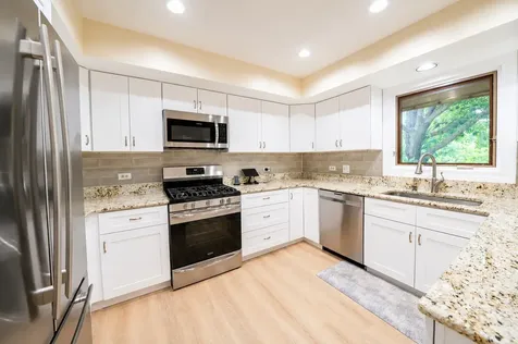 6 Heather Lane Hawthorn Woods IL 60047