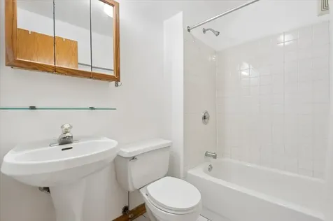 4453 North Dover Street Chicago IL 60640