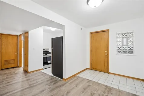 4453 North Dover Street Chicago IL 60640