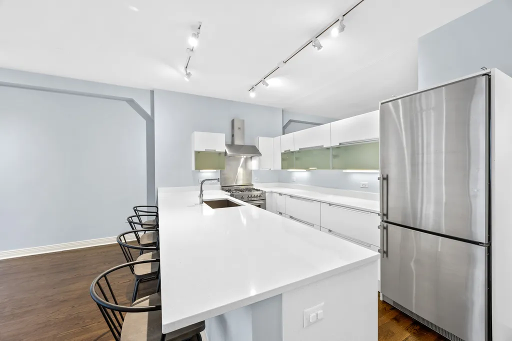 6 North Michigan Avenue Chicago IL 60602