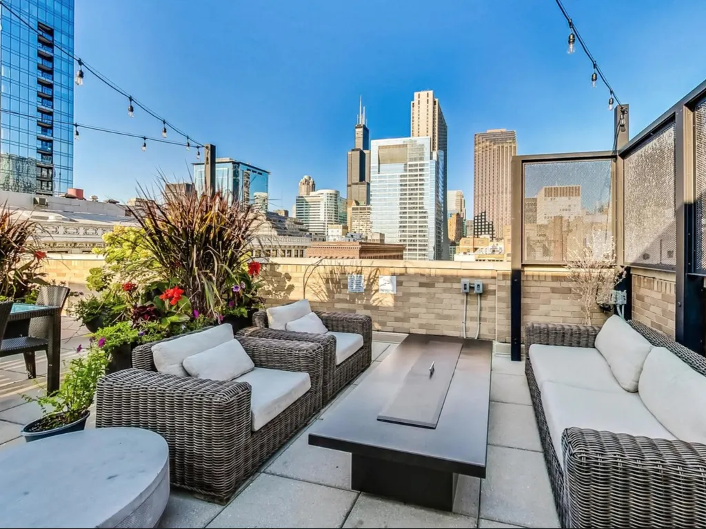 6 North Michigan Avenue Chicago IL 60602