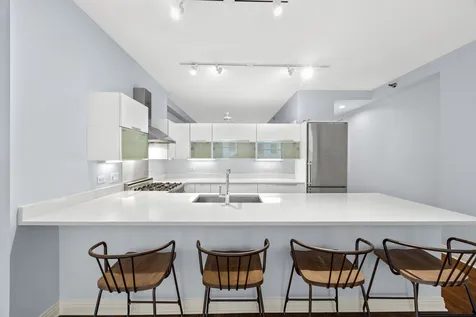 6 North Michigan Avenue Chicago IL 60602