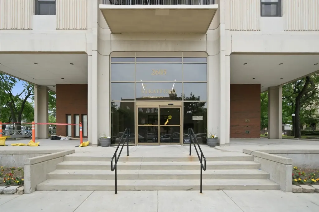 2605 South Indiana Avenue Chicago IL 60616