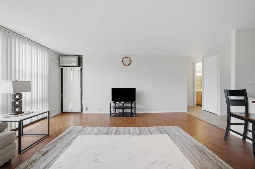 2605 South Indiana Avenue Chicago IL 60616