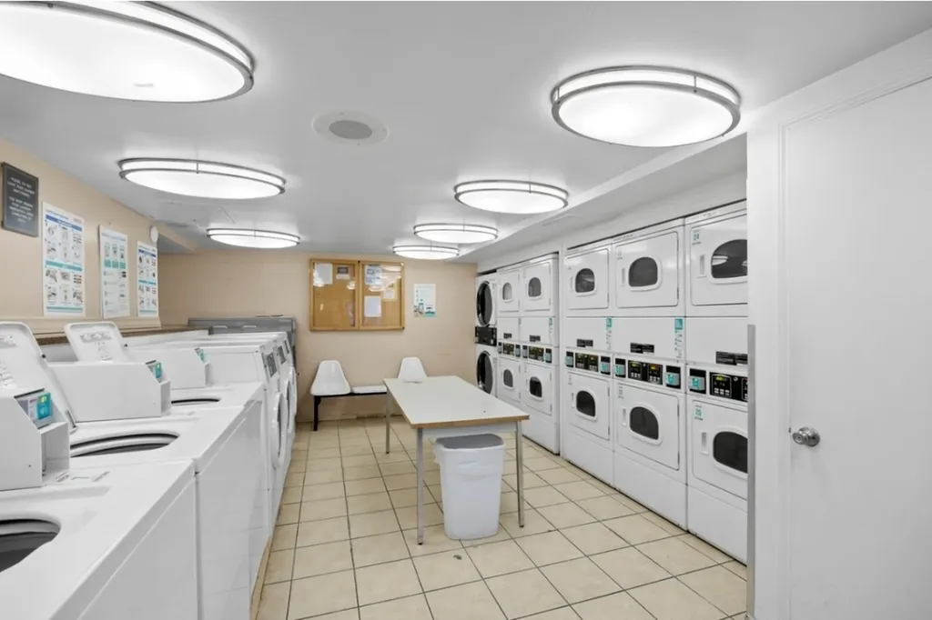 2605 South Indiana Avenue Chicago IL 60616