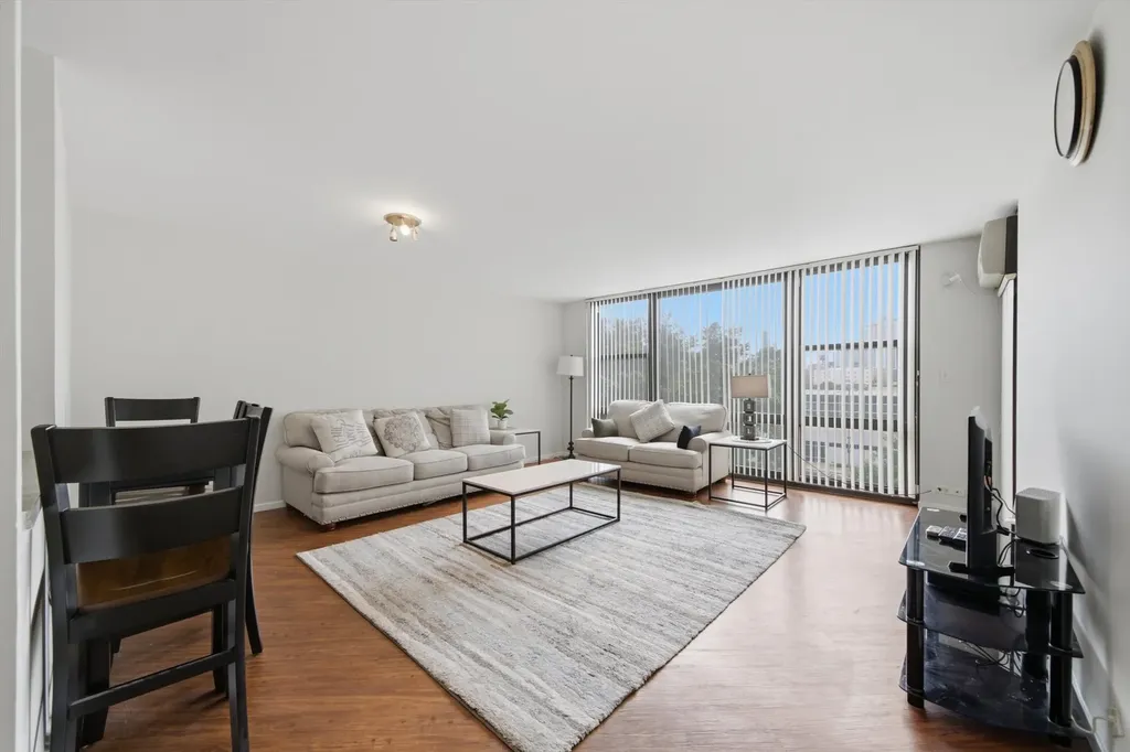 2605 South Indiana Avenue Chicago IL 60616
