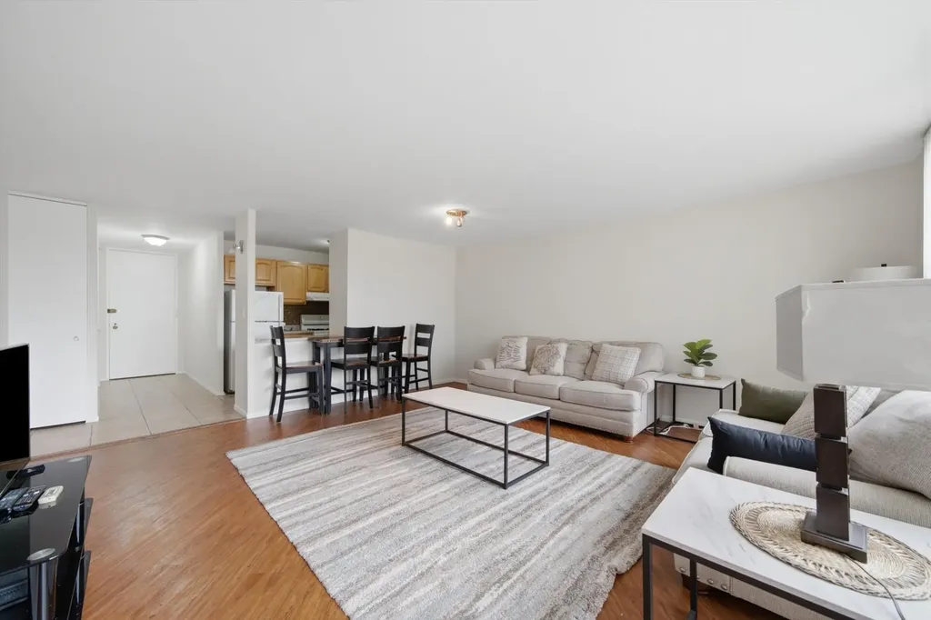 2605 South Indiana Avenue Chicago IL 60616
