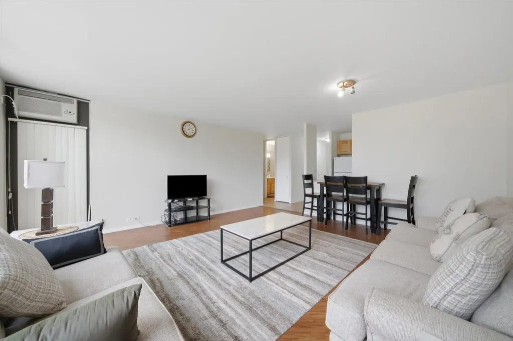 2605 South Indiana Avenue Chicago IL 60616