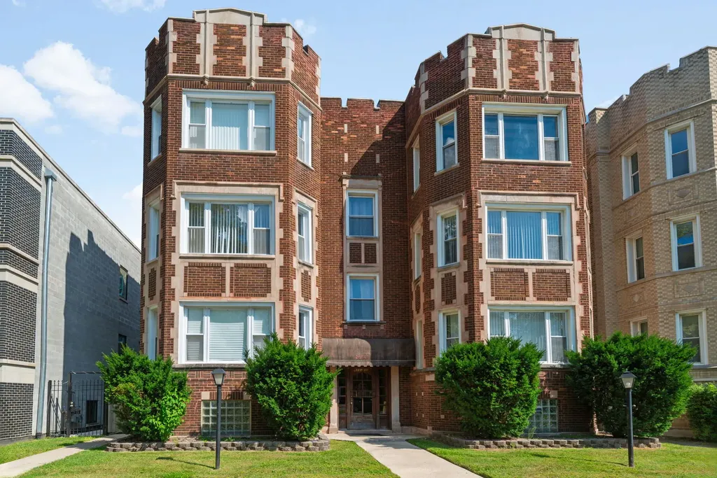 8235 South Indiana Avenue Chicago IL 60619