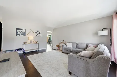 683 Sandy Lane Des Plaines IL 60016