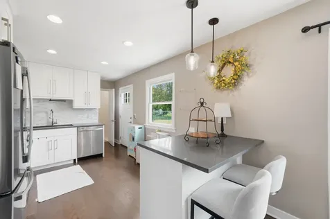 683 Sandy Lane Des Plaines IL 60016