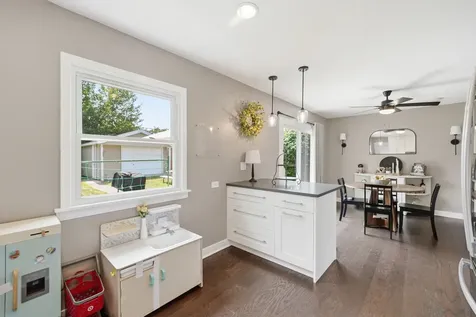 683 Sandy Lane Des Plaines IL 60016