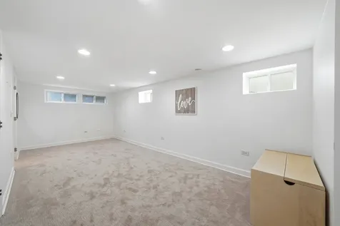 683 Sandy Lane Des Plaines IL 60016