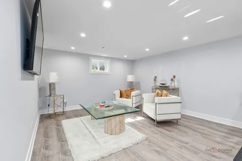 2759 Royal Drive Northbrook IL 60062