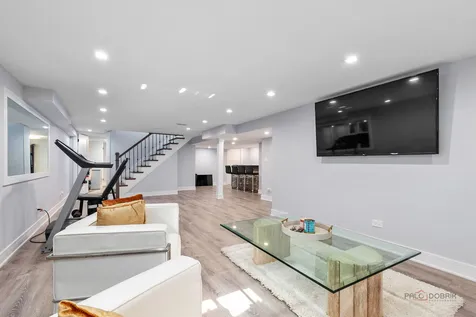 2759 Royal Drive Northbrook IL 60062