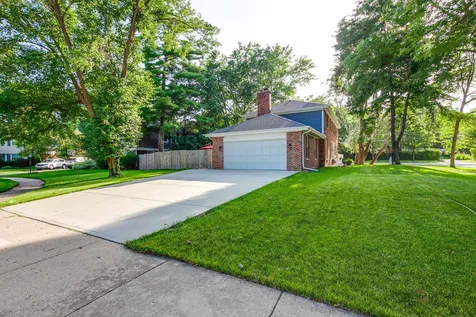 2759 Royal Drive Northbrook IL 60062