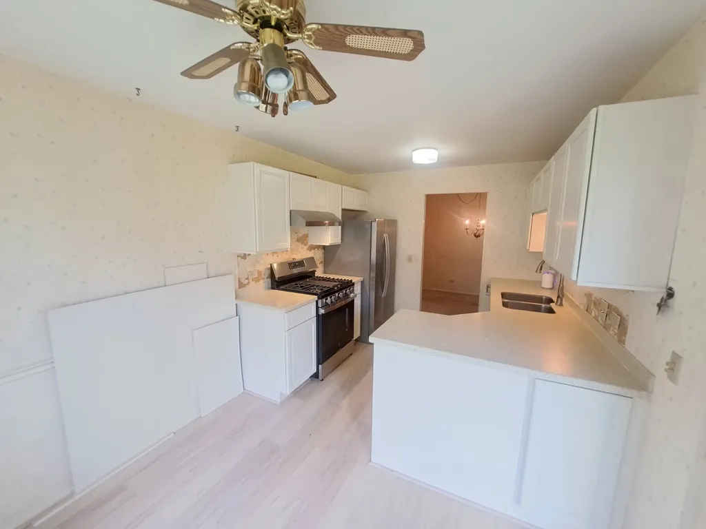 1232 Plum Tree Court Schaumburg IL 60193