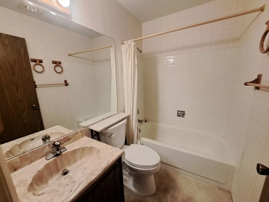 1232 Plum Tree Court Schaumburg IL 60193