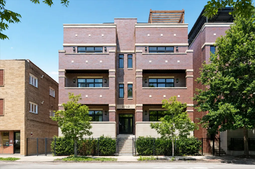 2712 West Montrose Avenue Chicago IL 60618