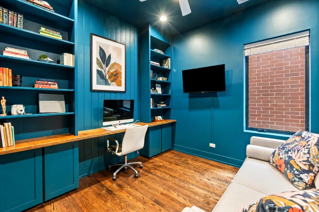 2712 West Montrose Avenue Chicago IL 60618