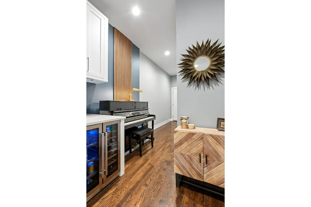2712 West Montrose Avenue Chicago IL 60618