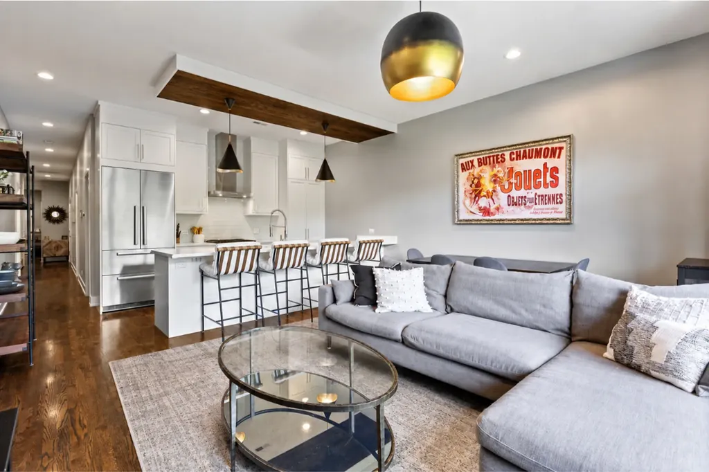 2712 West Montrose Avenue Chicago IL 60618