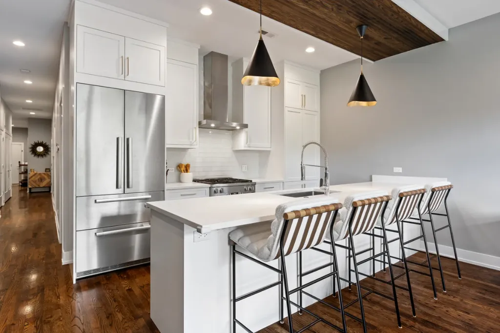 2712 West Montrose Avenue Chicago IL 60618