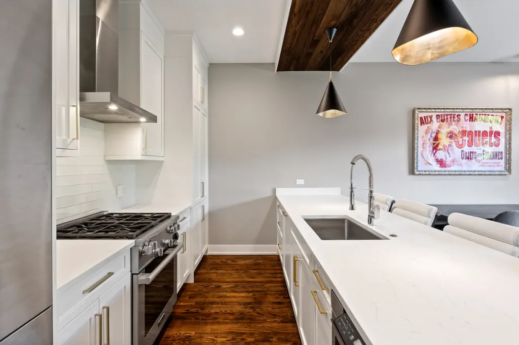 2712 West Montrose Avenue Chicago IL 60618