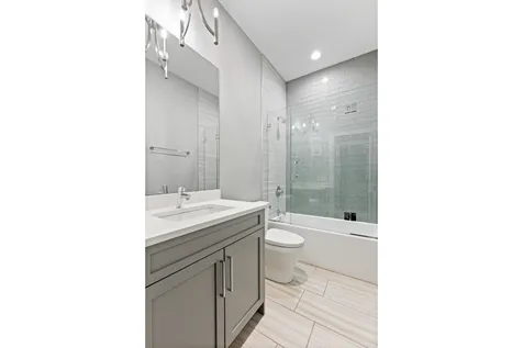 2712 West Montrose Avenue Chicago IL 60618