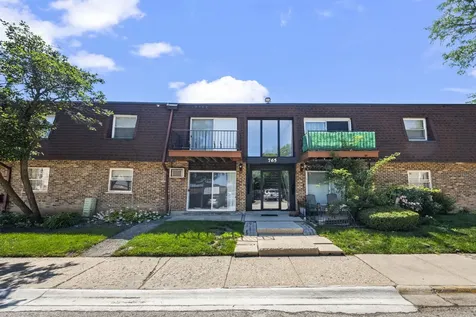 765 Grove Drive Buffalo Grove IL 60089