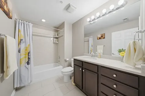 105 Lakeview Drive Bloomingdale IL 60108