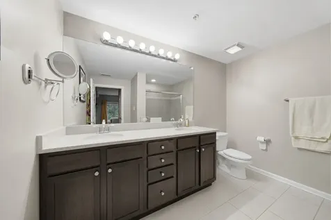 105 Lakeview Drive Bloomingdale IL 60108