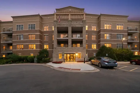 105 Lakeview Drive Bloomingdale IL 60108