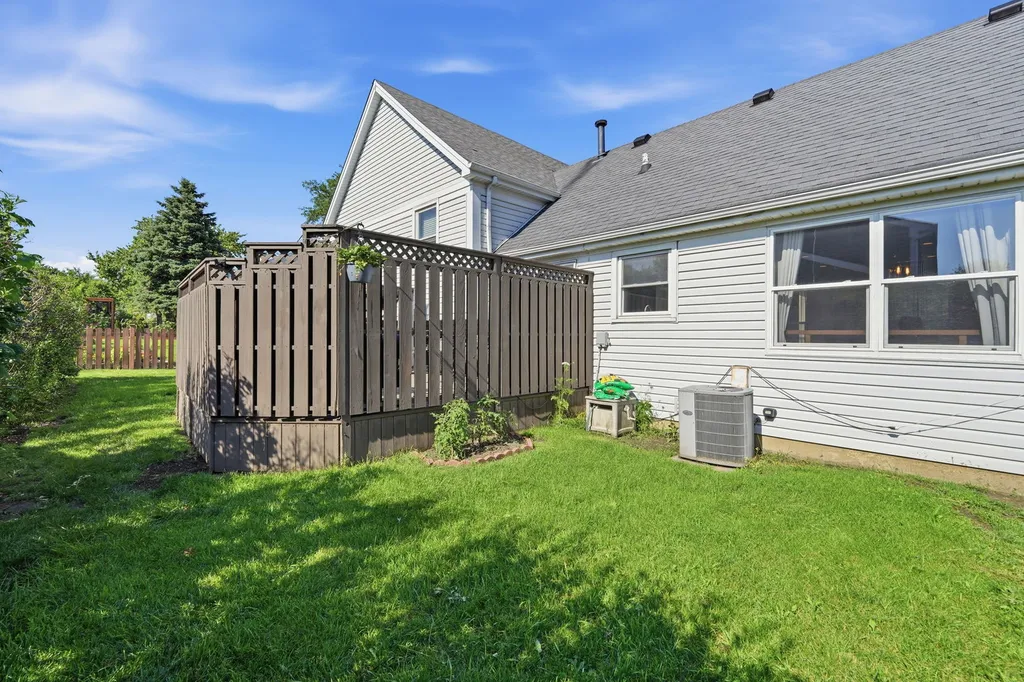 572 North Walnut Lane Schaumburg IL 60194