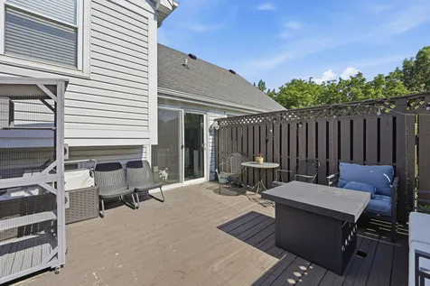 572 North Walnut Lane Schaumburg IL 60194