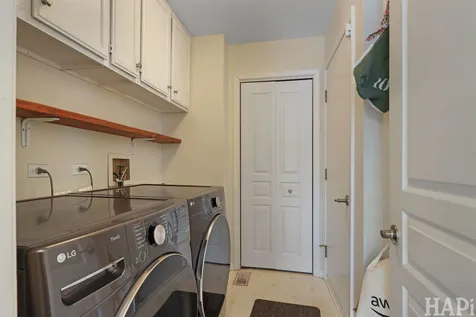 1121 Williamsburg Circle Grayslake IL 60030