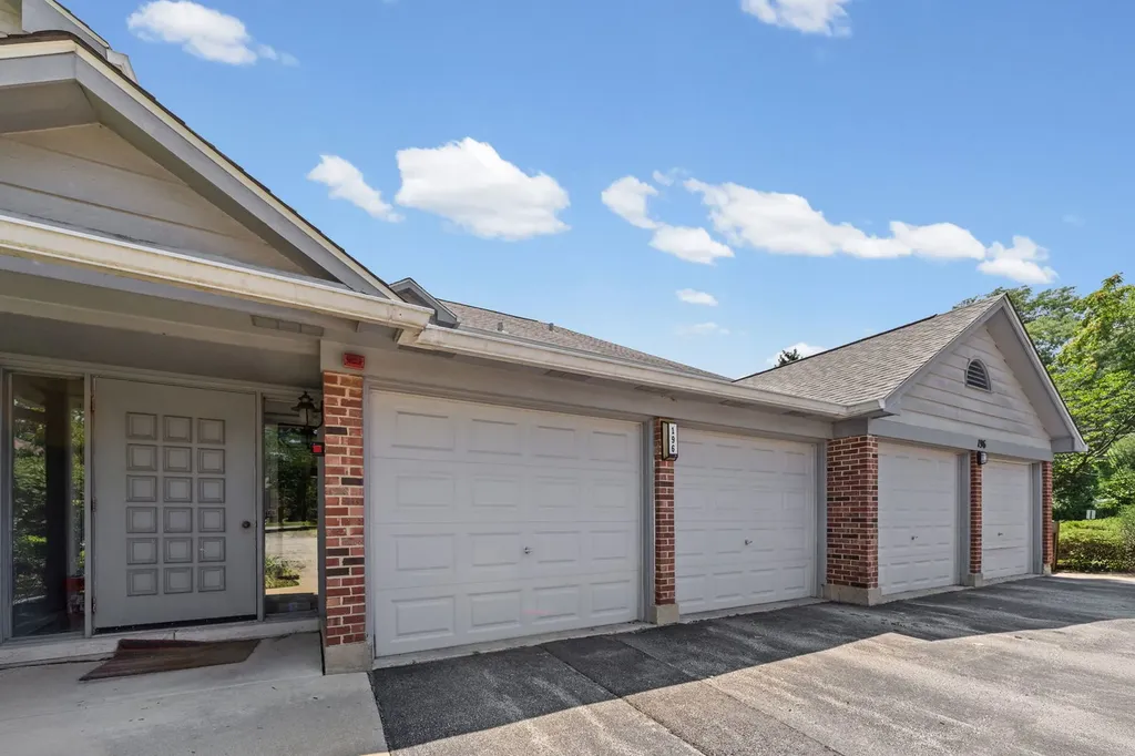 196 Grove Avenue Des Plaines IL 60016