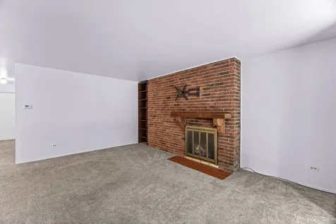 196 Grove Avenue Des Plaines IL 60016