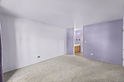 196 Grove Avenue Des Plaines IL 60016