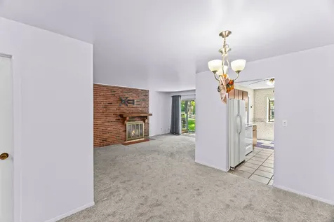 196 Grove Avenue Des Plaines IL 60016