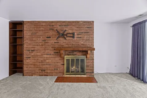 196 Grove Avenue Des Plaines IL 60016