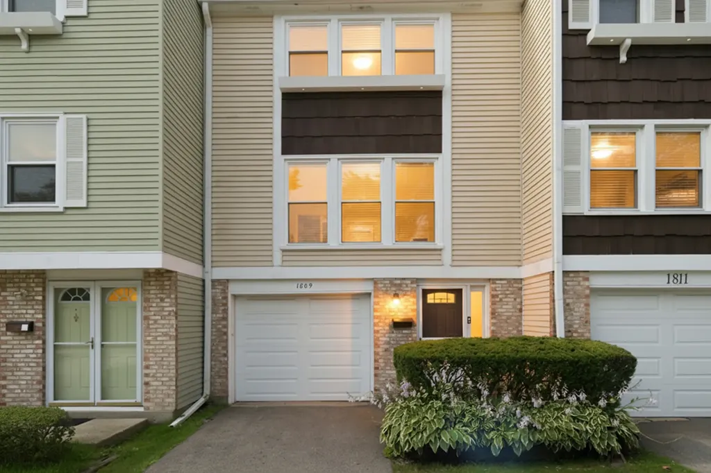 1809 Dumont Lane Schaumburg IL 60194
