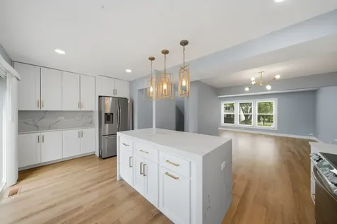 1809 Dumont Lane Schaumburg IL 60194