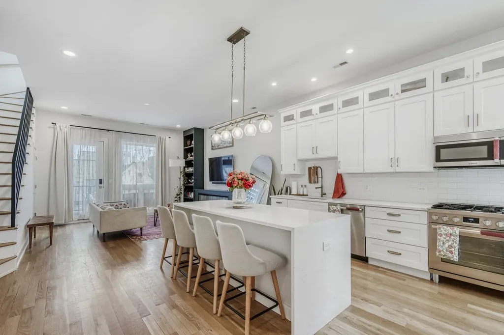 1707 South Jefferson Street Chicago IL 60616