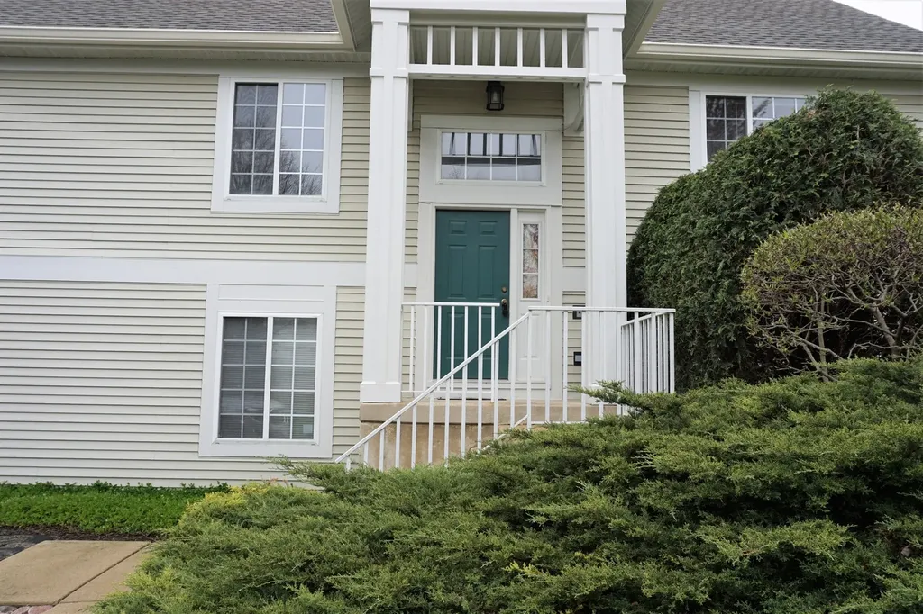 2350 Twilight Drive Aurora IL 60503