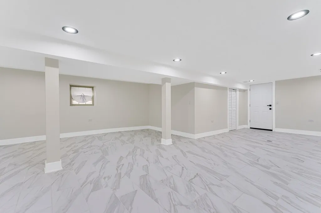 5218 West 55th Street Chicago IL 60638