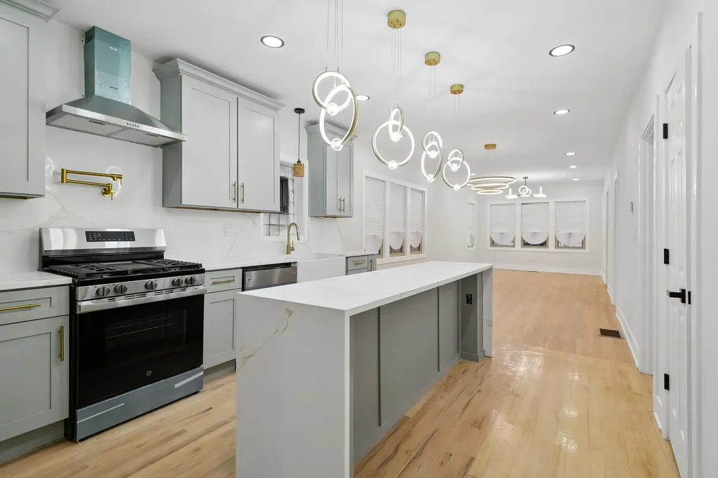 5218 West 55th Street Chicago IL 60638