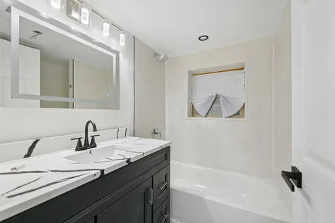 5218 West 55th Street Chicago IL 60638
